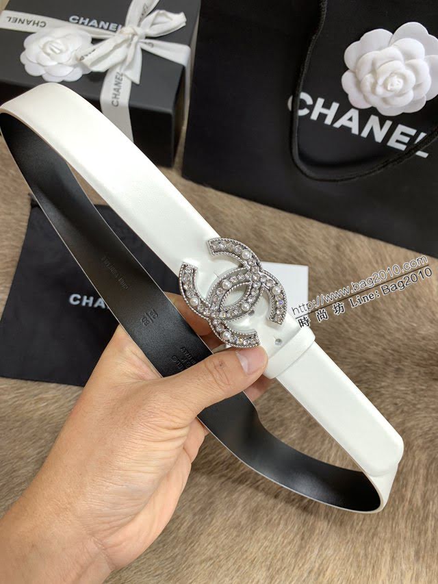 Chanel女士皮帶 香奈兒鑲嵌鑽石珍珠扣腰帶 香奈兒20新款字母LOGO秀款皮帶  jjp1179